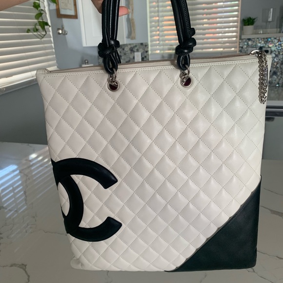 Chanel Cambon Handbag in white - Picture 2 of 9
